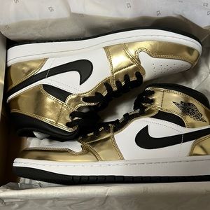 Jordan 1s white & gold